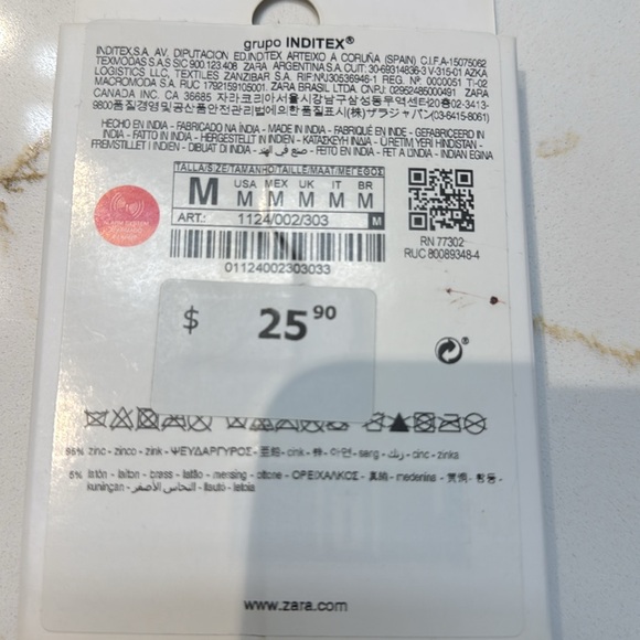 Gold costume Earrings - Picture 4 of 4